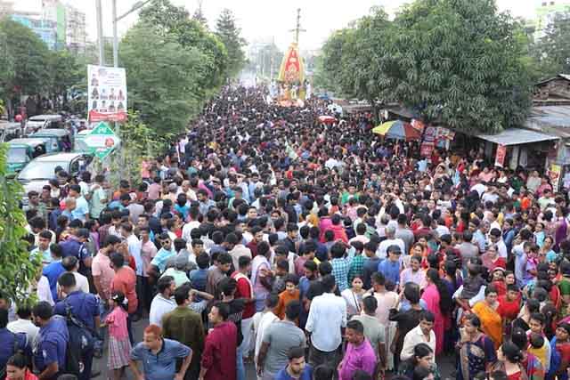 ‘হঠাৎ শরীর ঝাঁকুনি দিয়ে ওঠে, চিৎকার-কান্না শুনে জ্ঞান হারিয়ে ফেলি’