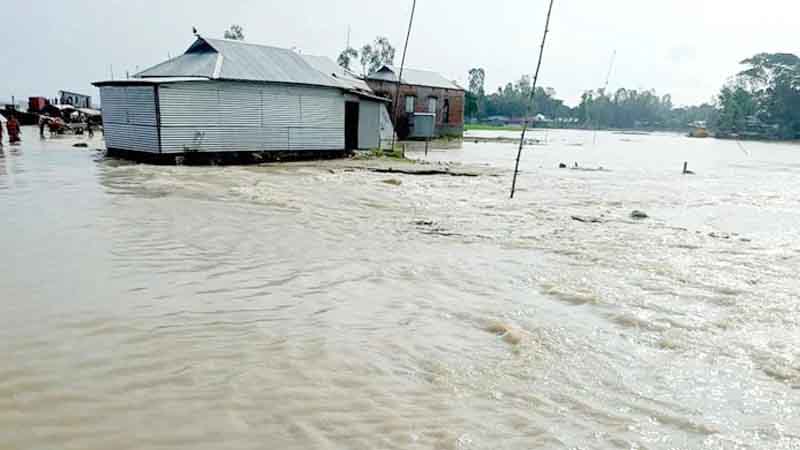 গাইবান্ধায় নদ-নদীর পানি কমলেও দুর্ভোগ কমেনি