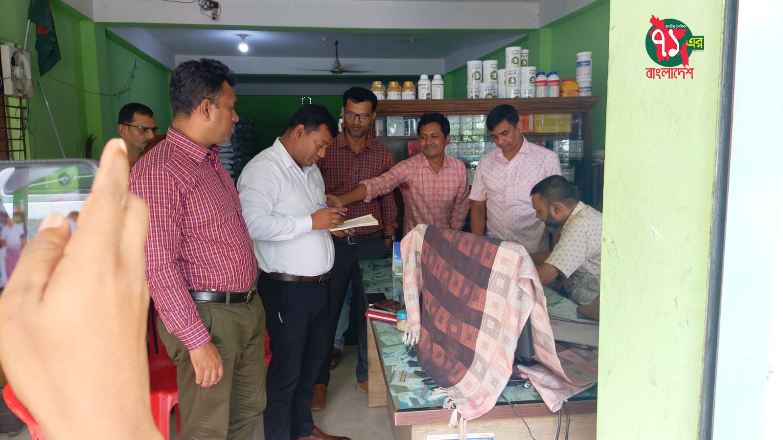 কোটালীপাড়ায় মোবাইল কোর্ট পরিচালনা করে ৩ ব্যবসায়ীকে জরিমানা